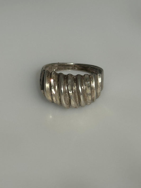 Vintage sterling silver etched dome ring size 8