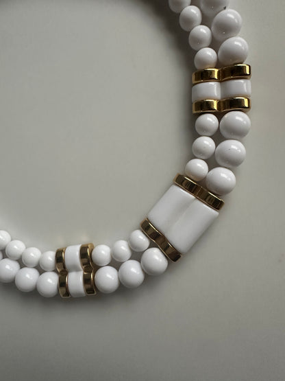 VINTAGE NAPIER NECKLACE WHITE PLASTIC BEAD & GOLD TONE 17" SIGNED