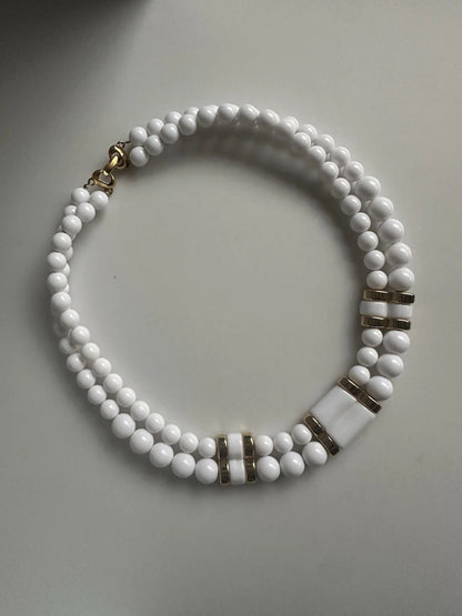 VINTAGE NAPIER NECKLACE WHITE PLASTIC BEAD & GOLD TONE 17" SIGNED