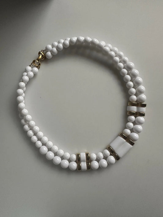 VINTAGE NAPIER NECKLACE WHITE PLASTIC BEAD & GOLD TONE 17" SIGNED