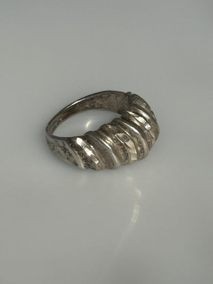 Vintage sterling silver etched dome ring size 8