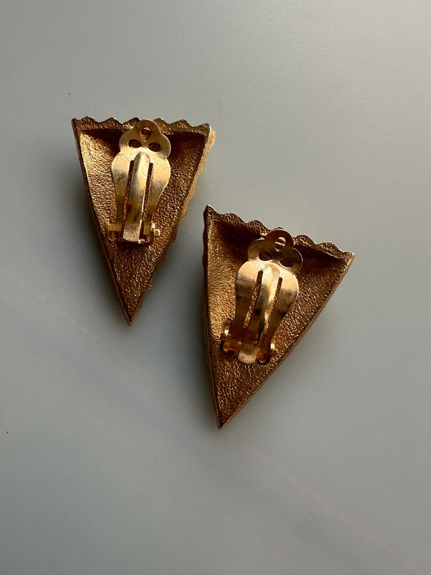 Vintage Chunky Pleated Geometric Brushed Gold Triangle Clip-on Earrings 1980’s