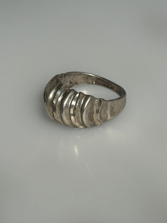 Vintage sterling silver etched dome ring size 8