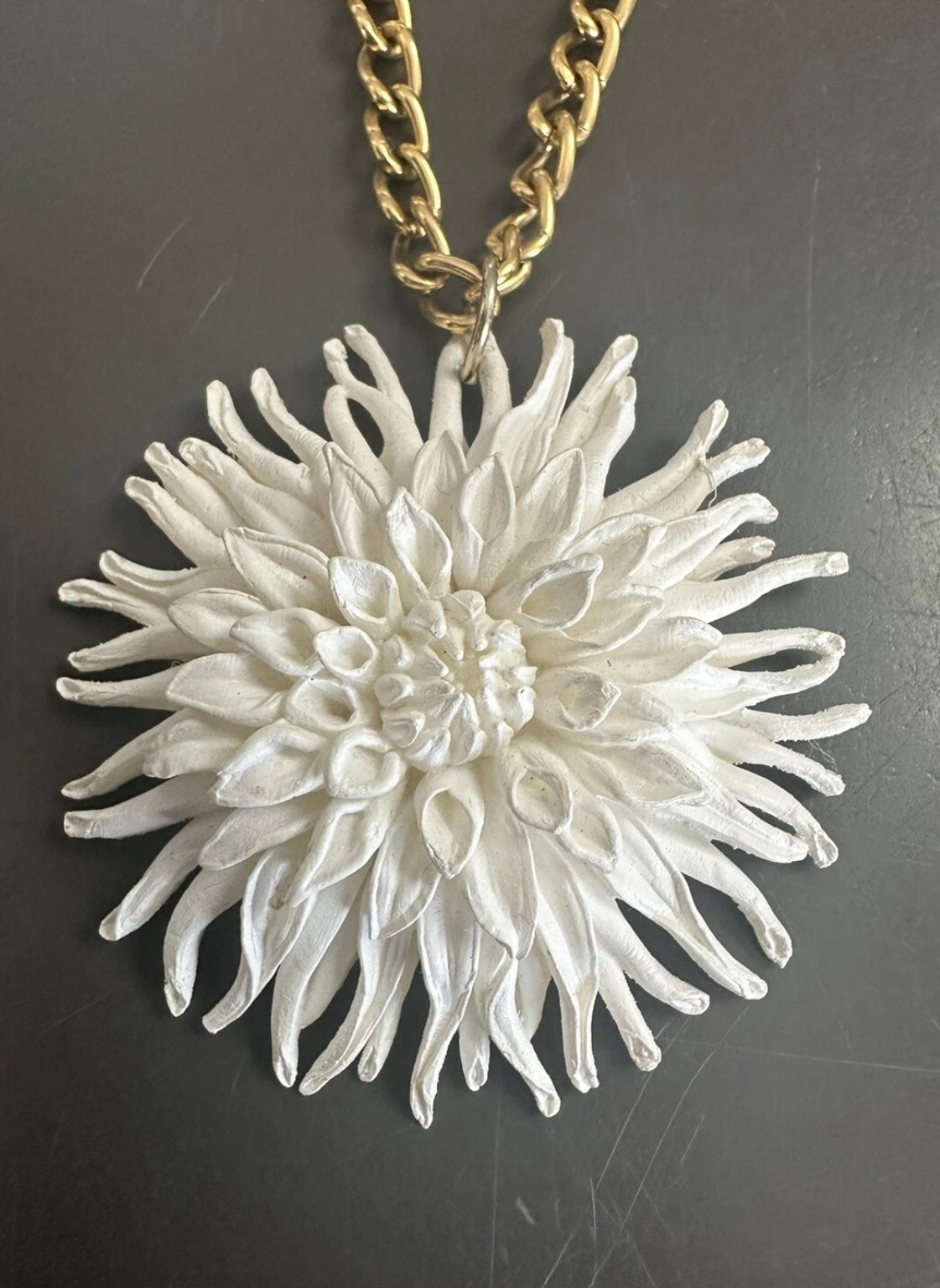 Retro Featherlite White Chrysanthemum Vintage Necklace And Earring Set