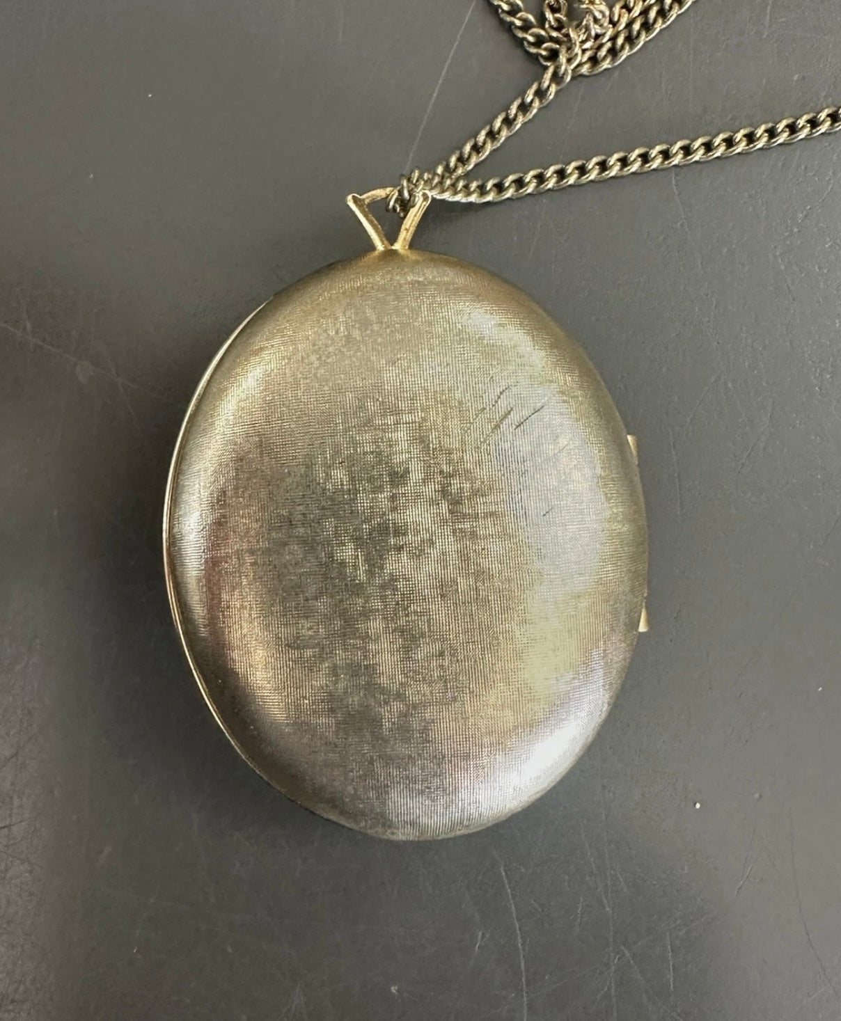 VTG 1966 Avon CAMEO LOCKET With President's Honor Award