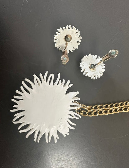 Retro Featherlite White Chrysanthemum Vintage Necklace And Earring Set