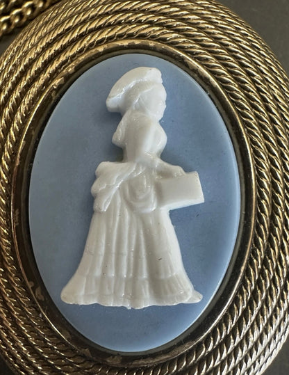 VTG 1966 Avon CAMEO LOCKET With President's Honor Award