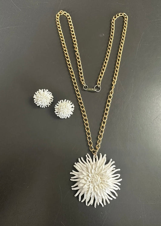 Retro Featherlite White Chrysanthemum Vintage Necklace And Earring Set