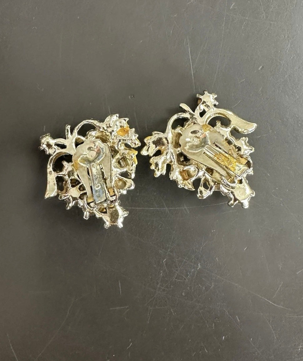 Vintage Yellow Moonglow Lucite Grape Cluster Clip-on Earrings Mid-century