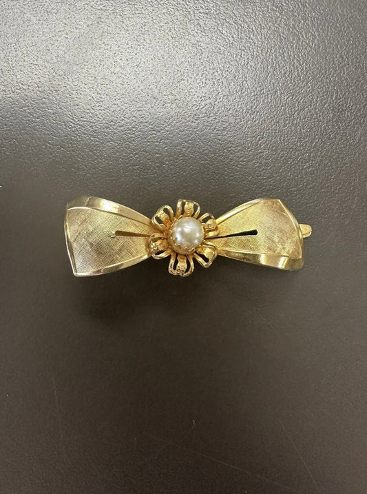 Gorgeous 1950s Era Goldtone Ribbon Bow Hair Barette With Faux Pearl JAPAN
