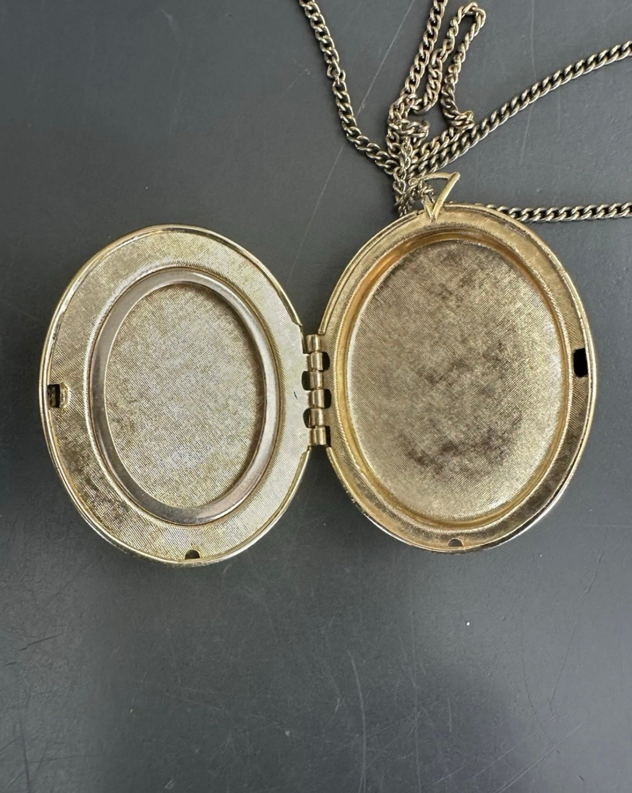 VTG 1966 Avon CAMEO LOCKET With President's Honor Award