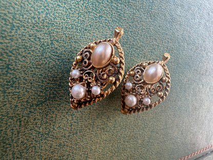 Vintage Victorian Revival Signed Florenza Goldtone Faux Pearl Clip-on Earrings