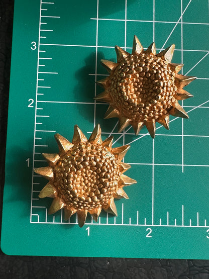 1990’s Signed Katie Hines Matte Goldtone Sunflower Clip-on Earrings