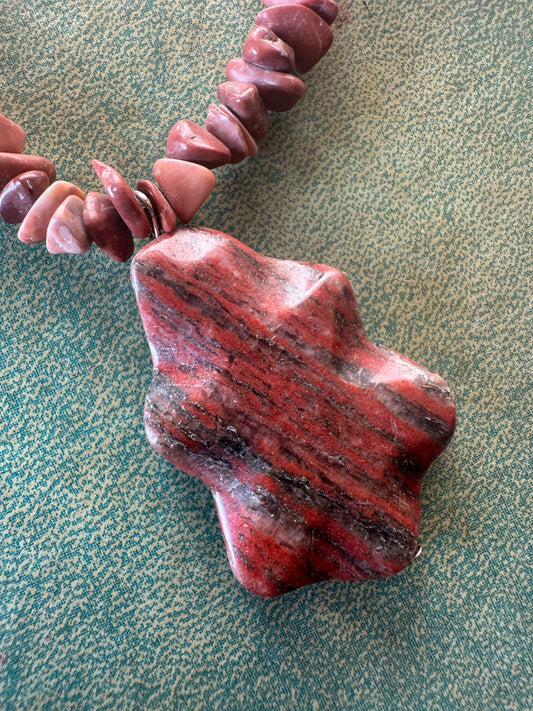 Red Jasper Beaded Chip Necklace With Carved Red Jasper Bear Pendant