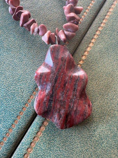 Red Jasper Beaded Chip Necklace With Carved Red Jasper Bear Pendant